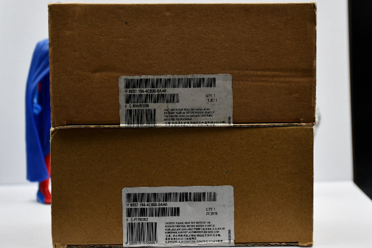 Siemens BUS Connector for use with ET200M, SIMATIC DP