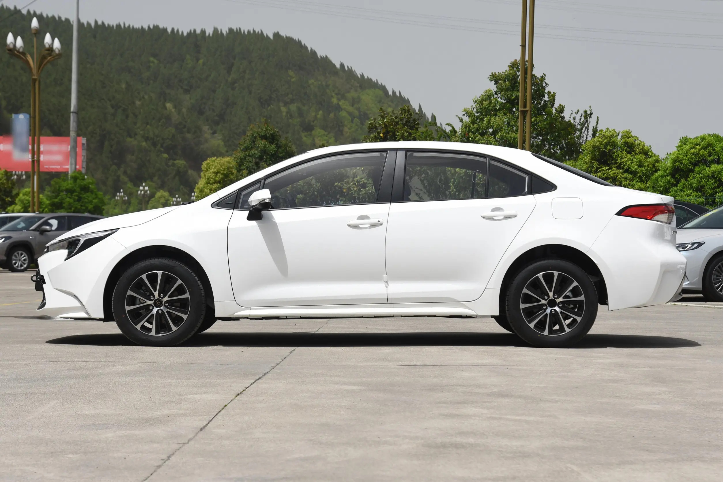 Front Wheel Drive Toyota Electric Car 160km/H Compact Hybrid Toyota Levin Car