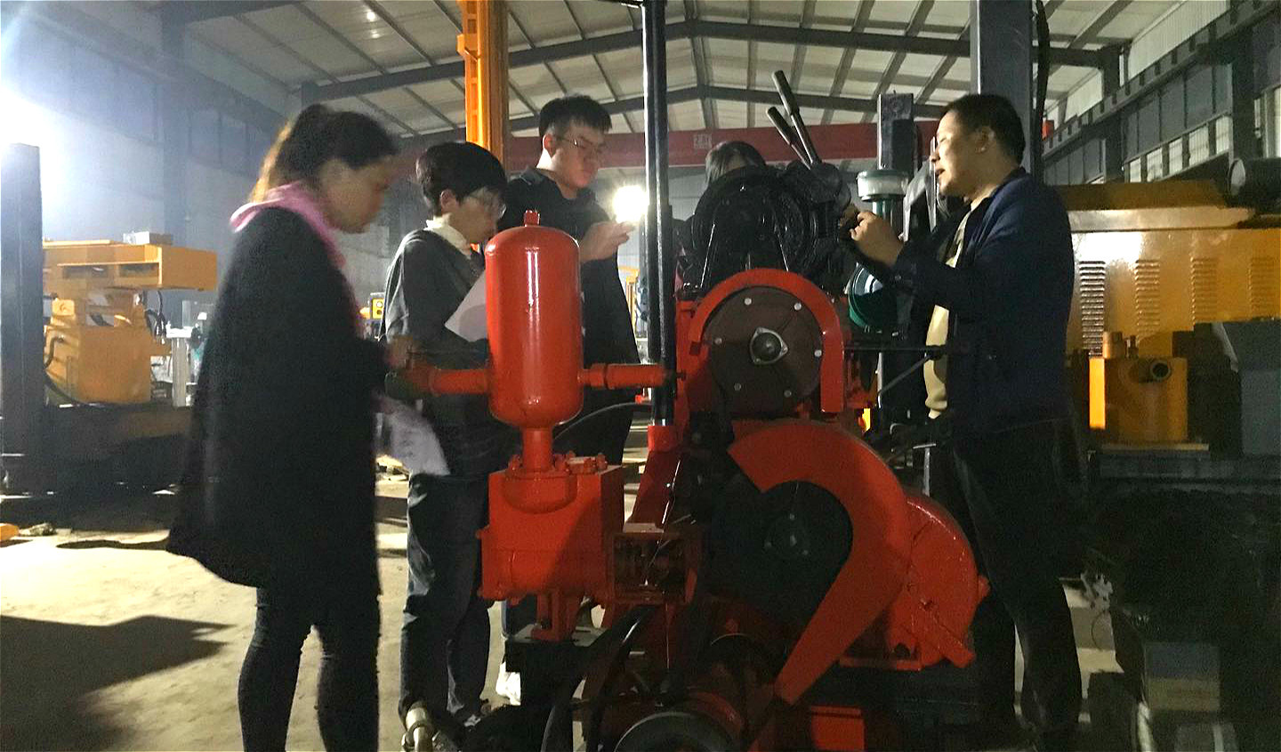 Mountain Multi Purpose Geological Hydraulic Borewell Machine