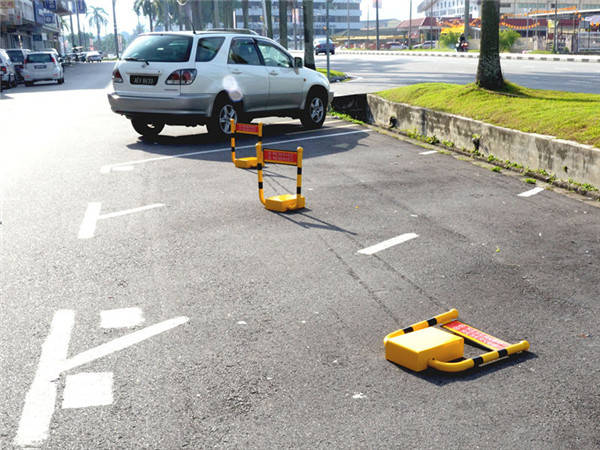 Industrial Waterproof Sensitive Automatic Parking Lock Remote Control Car Parking spot Lock