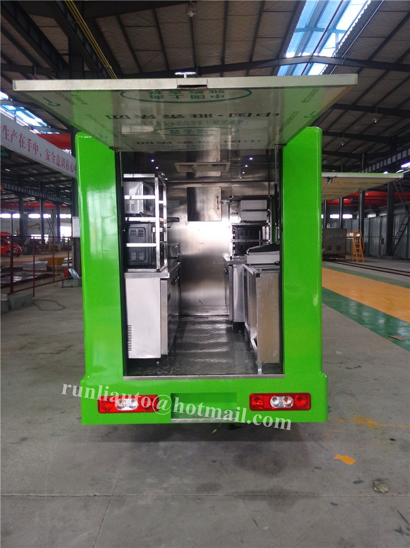 Custom Logo RHD Mobile Fast Food Truck In Malaysia Euro4 Emission Standard