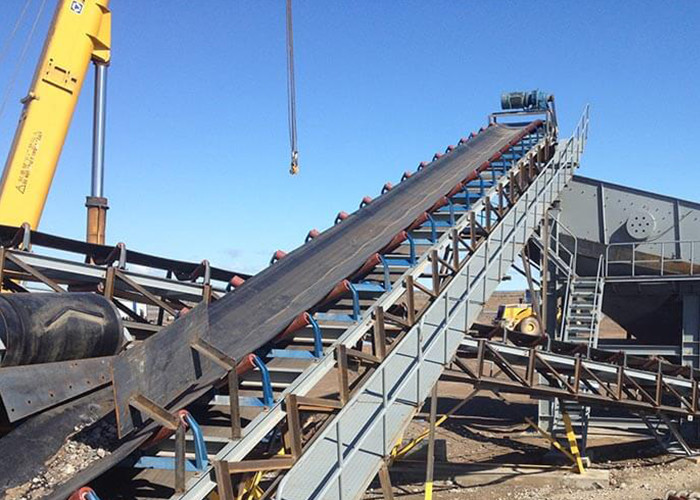 Stainless Steel Industrial Belt Conveyor For Stone Crusher Machine