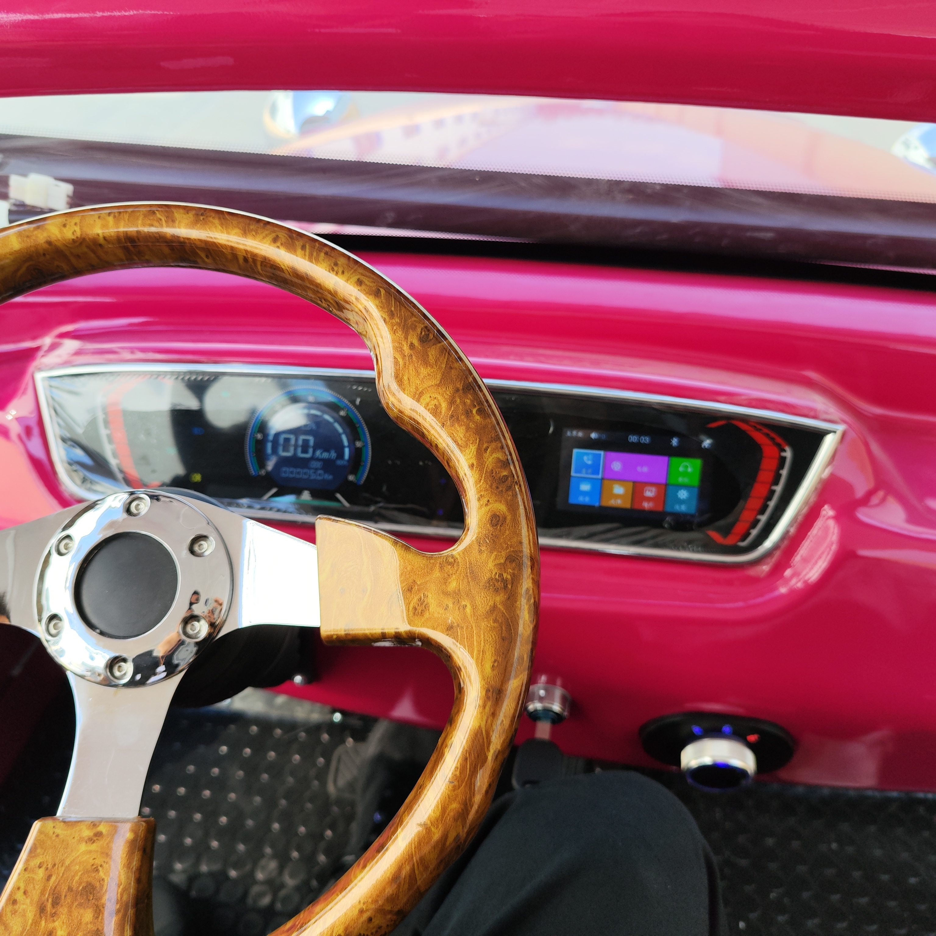 6+2 Seats Classic Retro Electric Convertible Vintage Car Lithium Battery Customizable Color And Doors Built-in Air Conditioning