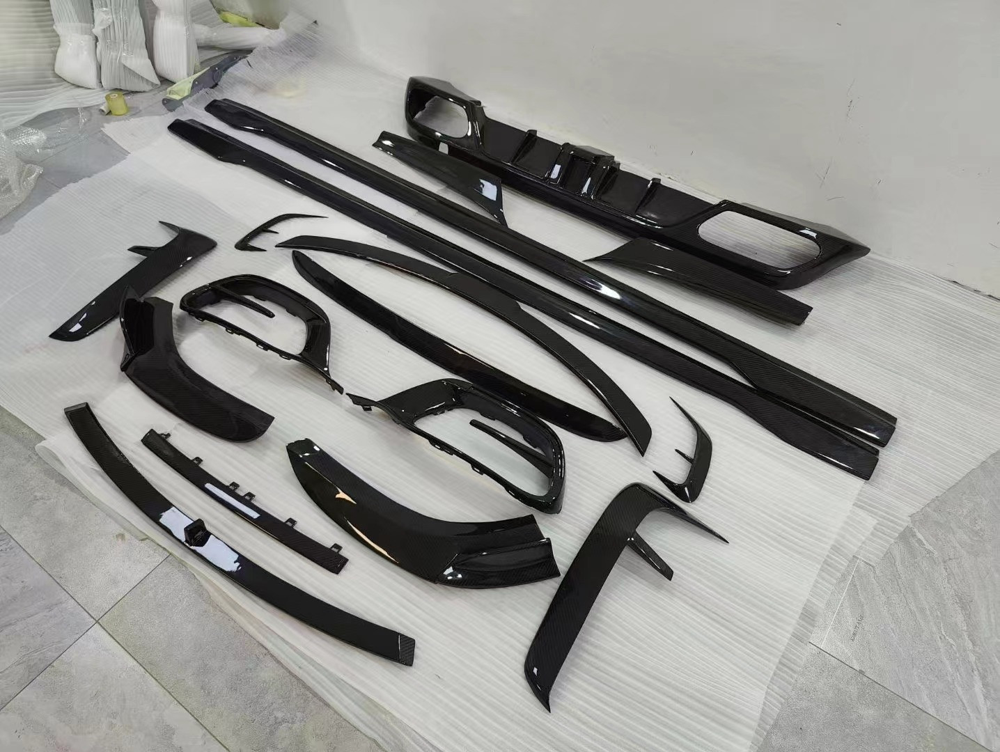 For Mercedes S-Class W223 Maybach Carbon Fiber Body Kit W223 Maybach Upgraded MSY Style Front Shovel Diffuser Spoiler