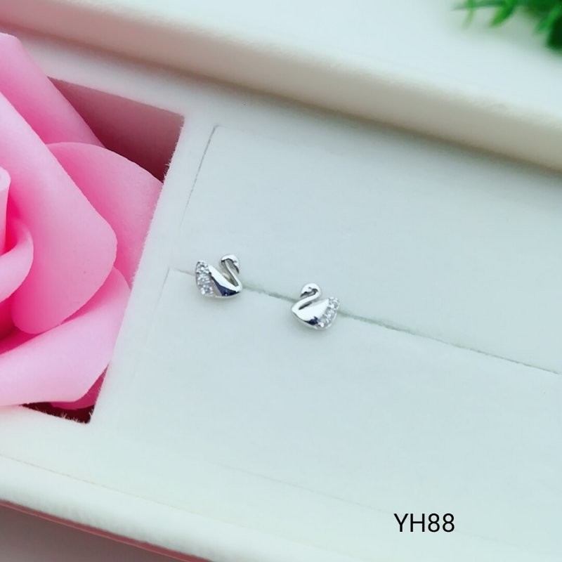 2018 New Style stud earrings Beautiful Silver Earrings For Women YH88