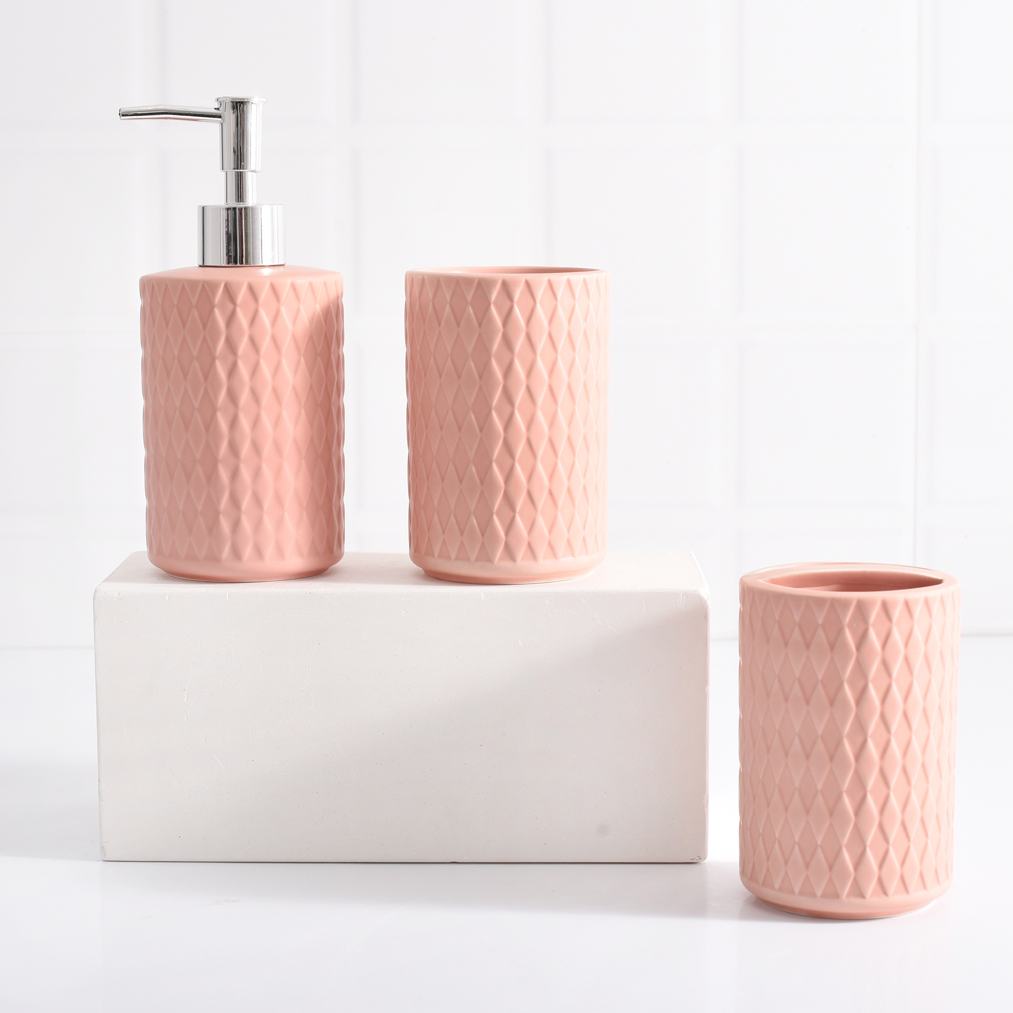 Commercial Sustainable Ceramic Bathroom Set Luxury For Bathroom Accessories