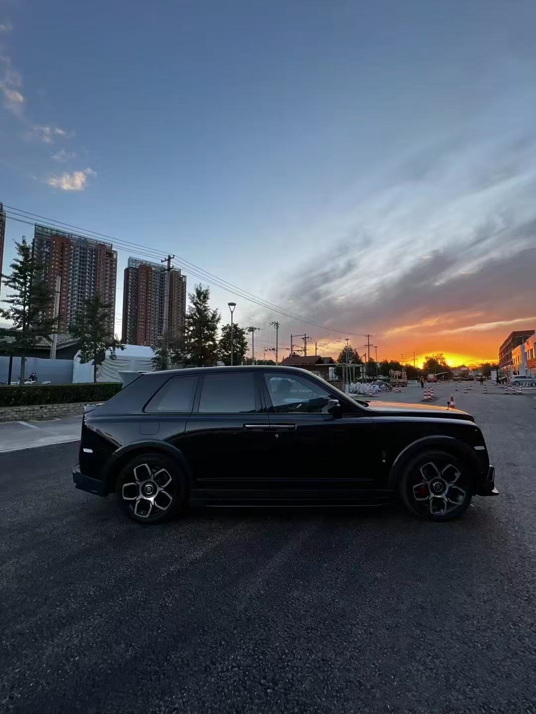 2018 - 2019 Cullinan Body Kit DW Style Front Lip Diffuser Spoiler Widebody Kit