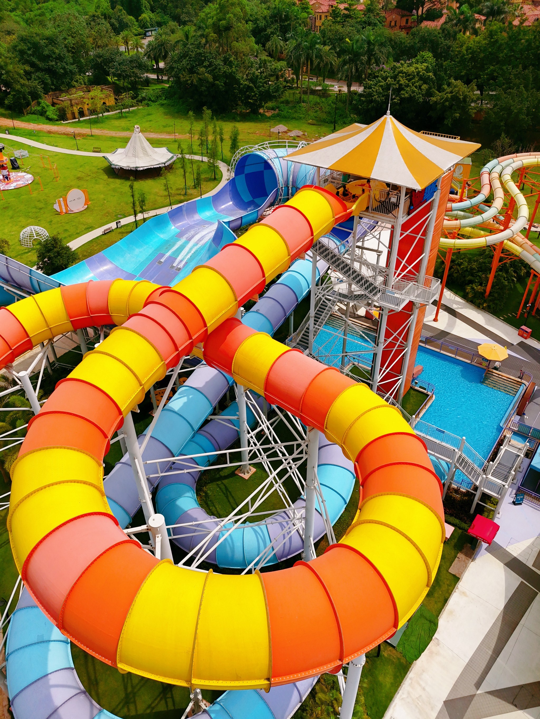 Industrial Fiberglass Water Slides Theme Park Equipment , Customized Flatform and Length