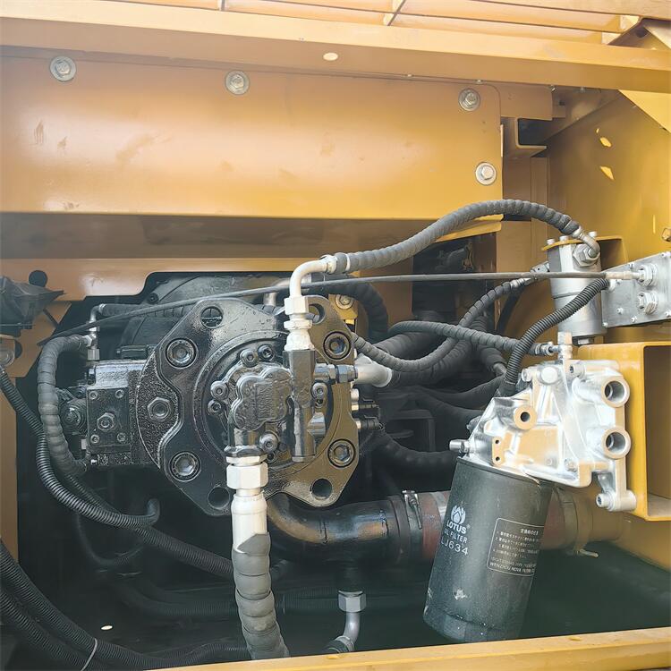 SANY SY215c Crawler Excavators in Sell 21800KG Operating Weight and 602 Working Hours