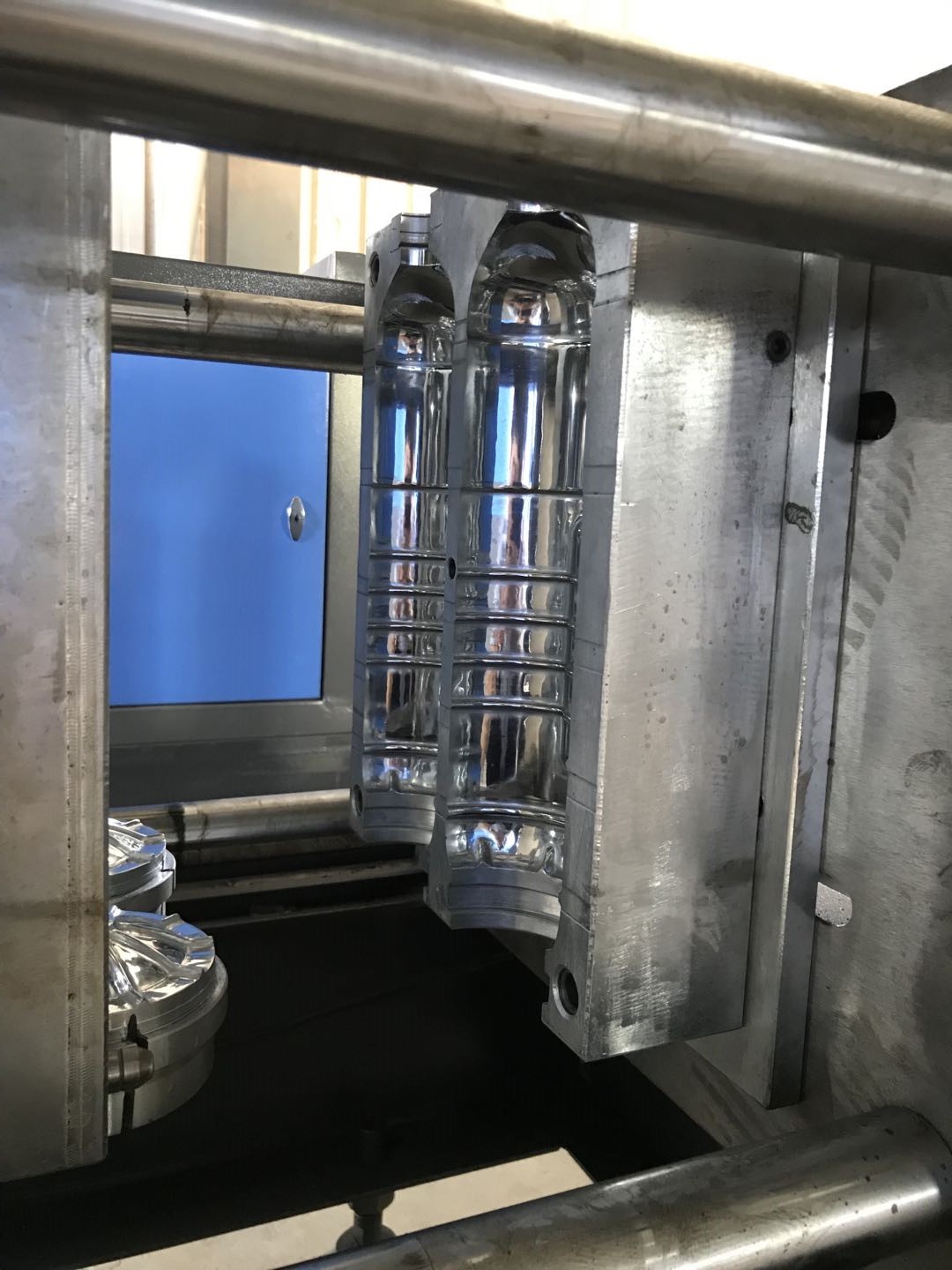 2022 LG2B-6L Plastic Juce Bottle Making Machine with Measurement of Heater 2180x600x1380 mm