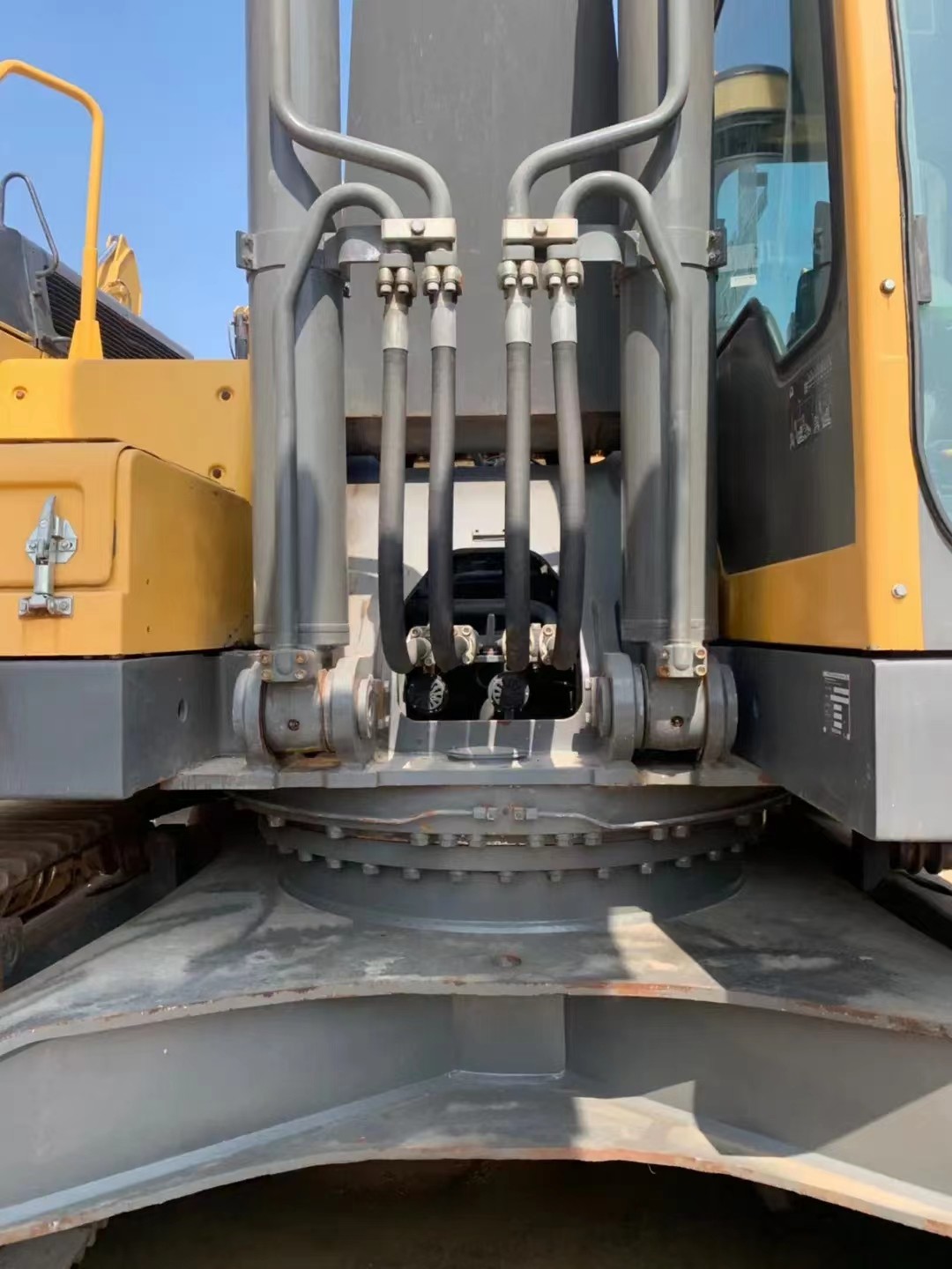 Sturdy And Used Volvo 360B Excavator For Construction Jobs
