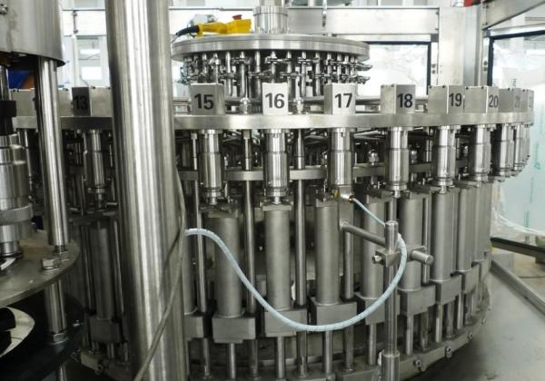 PET bottles Beverage Filling Machine include Rotary rinser, Rotary filler,