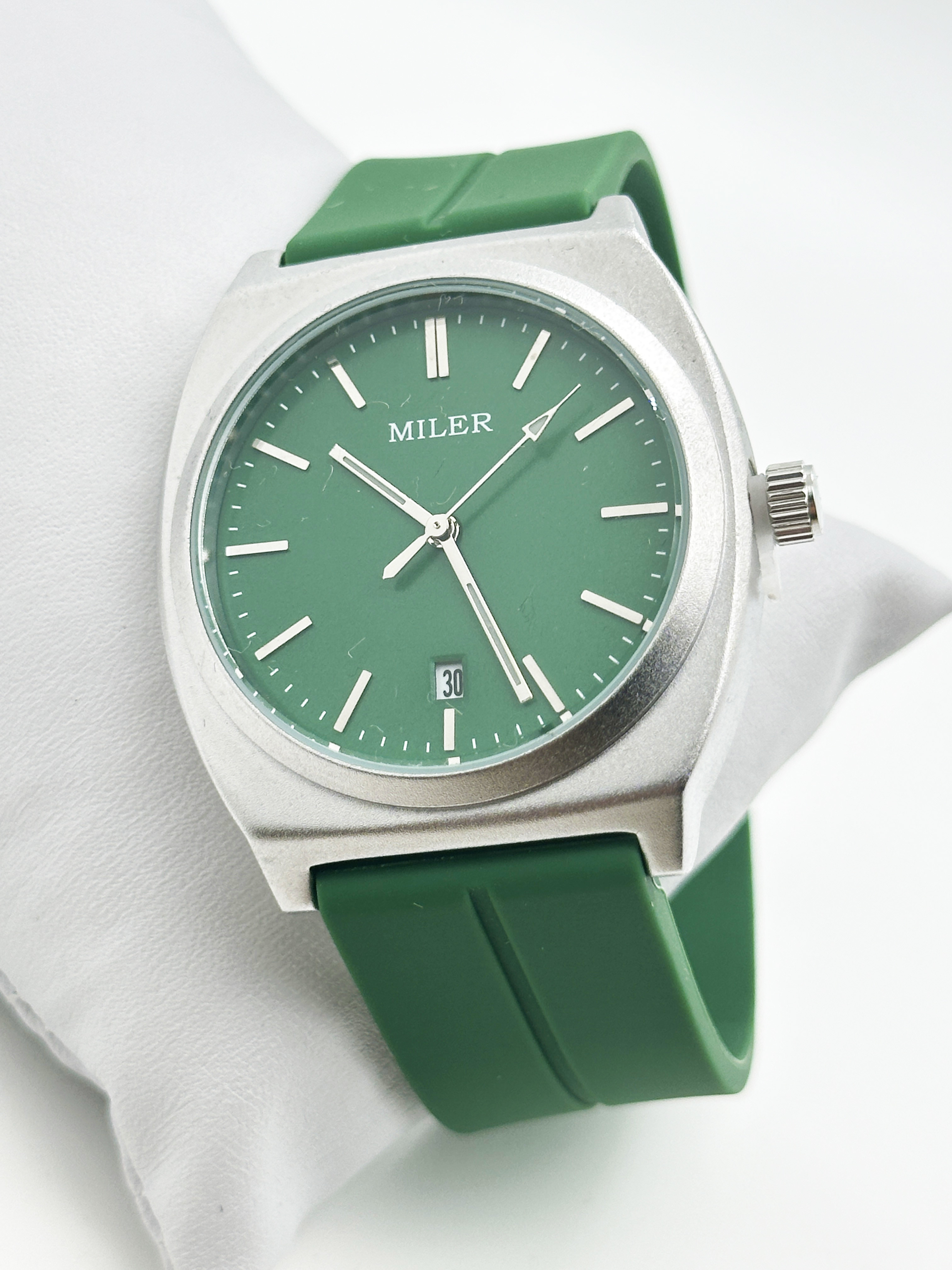 ODM Fashion Sport Minimalist Niche Silicon Strap Watch With Stainless Steel Case for Lady
