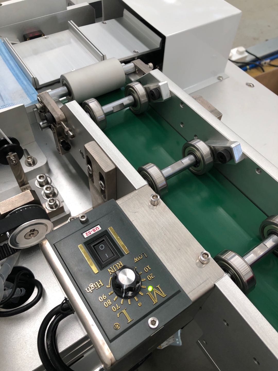 Fully Automated Face Mask Manufacturing Line , Non Woven Mask Making Machine High Capacity, earloop welded