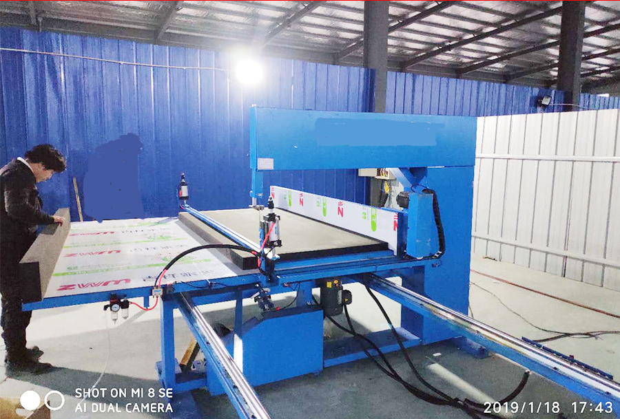 EVA Saw Cutting Machine LQ-4L Table Length 2440mm and Cutting Highness 600mm for Cuts