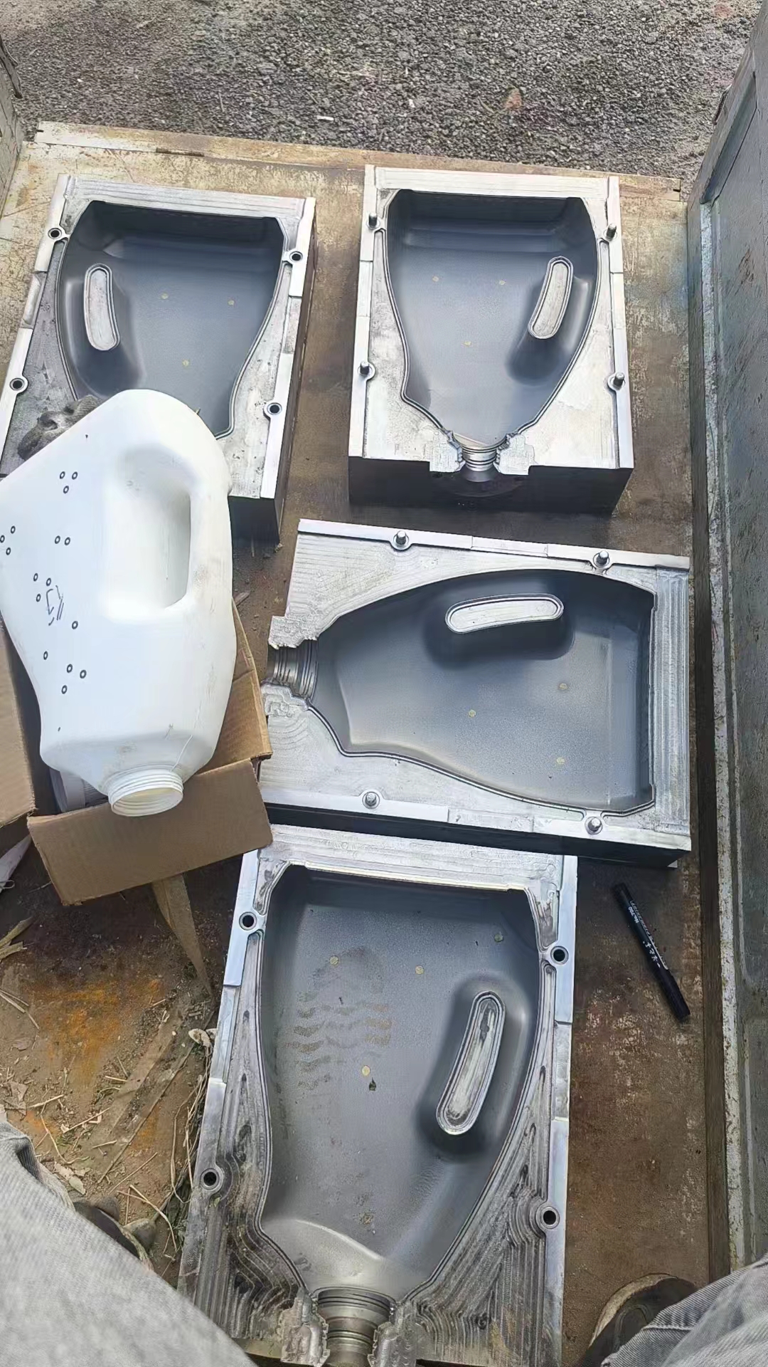 Plastic Stacking Bucket Blowing Mold for Mineral Water Beverage And Wine Bottle