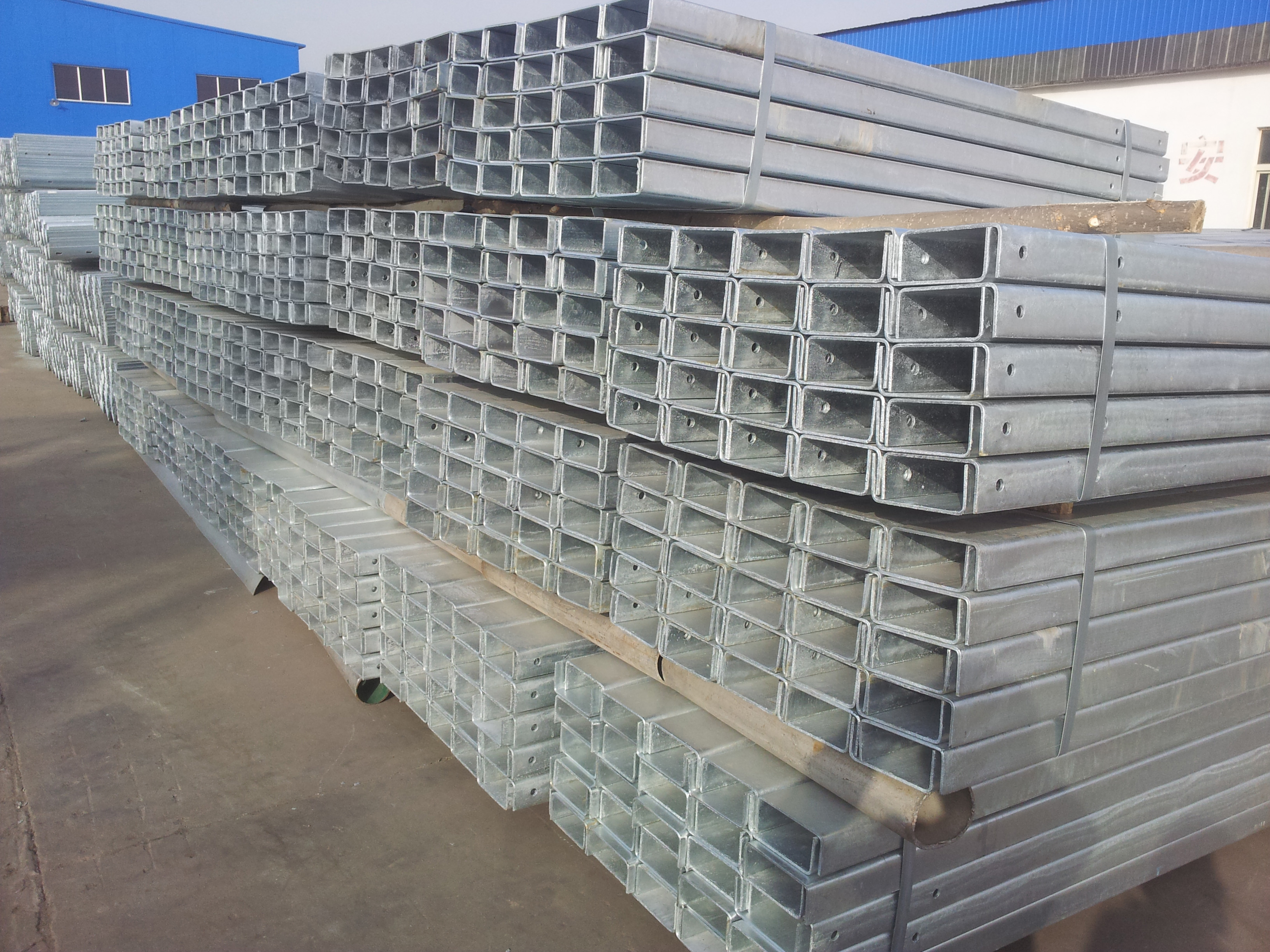 Hot-Dip Galvanized Steel Highway Guardrail Spacer With W-Beam Anti-Corrosion