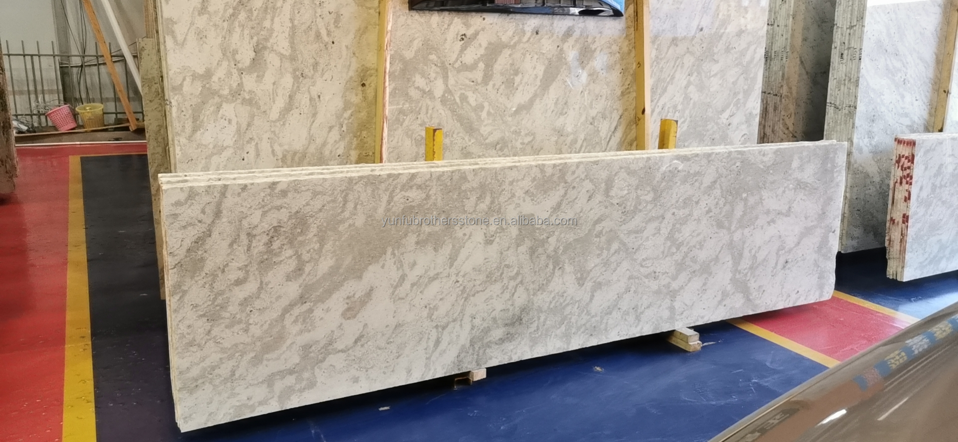 2700kg/m3 Granite Density Modern Indian White Granite Slabs for Graphic Design Projects