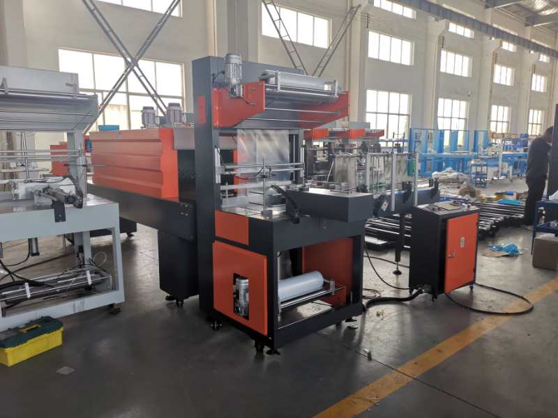 Plastic Bottle 1.8KW Carbonated Drink Filling Machine Electric Driven