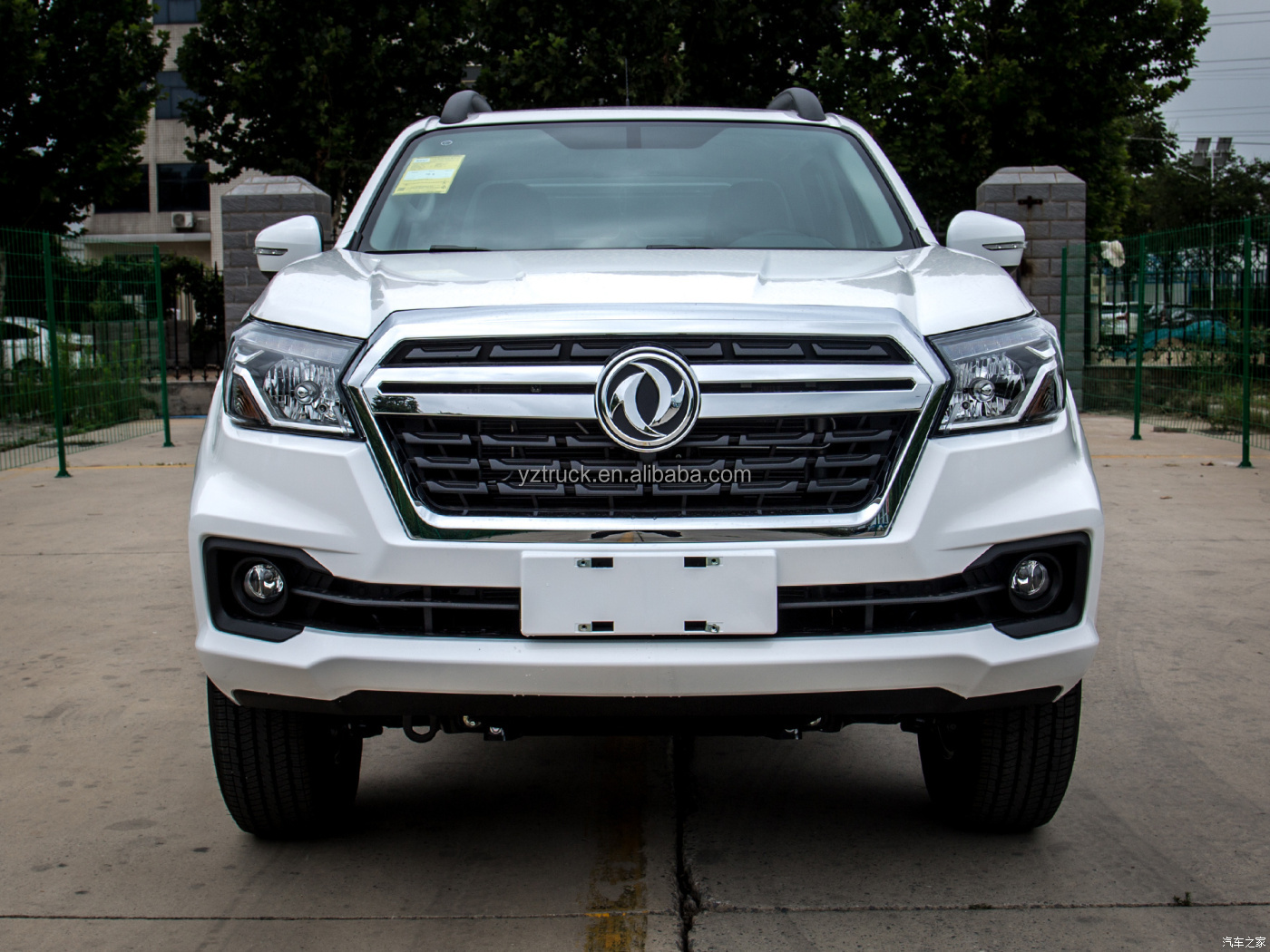 163hp 4x2 Wheel Drive Double Cabin Pickup with Dimensions 5310x1850x1910mm sanitation vehicle