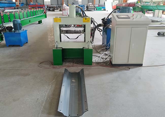 18 Rows Gutter Roll Forming Machine Dimension 5000 * 800 * 1200Mm Pressure 10-12MPa