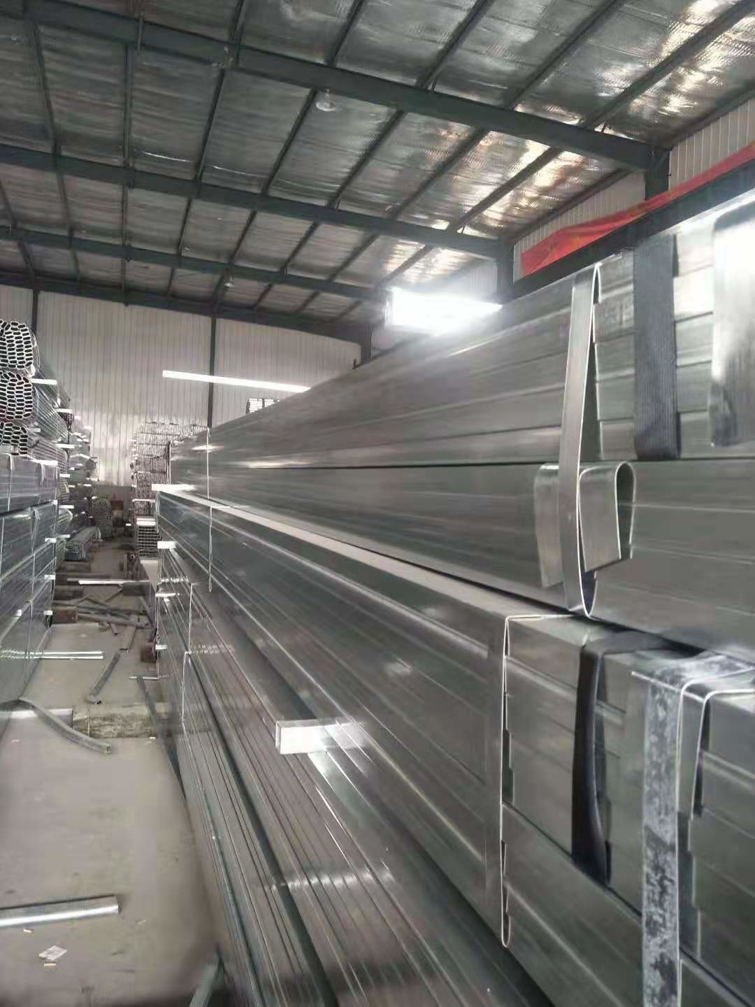 Iron Black Welded Elliptical Steel Pipe Anti Corrosion 50mm Galvanised Pipe