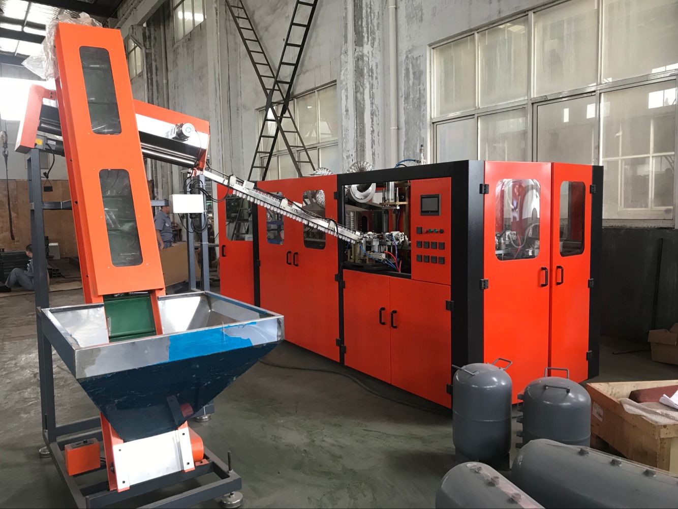 BL-600 PET Bottle Blow Molding Machine Producing Plastic Containers In All Shapes