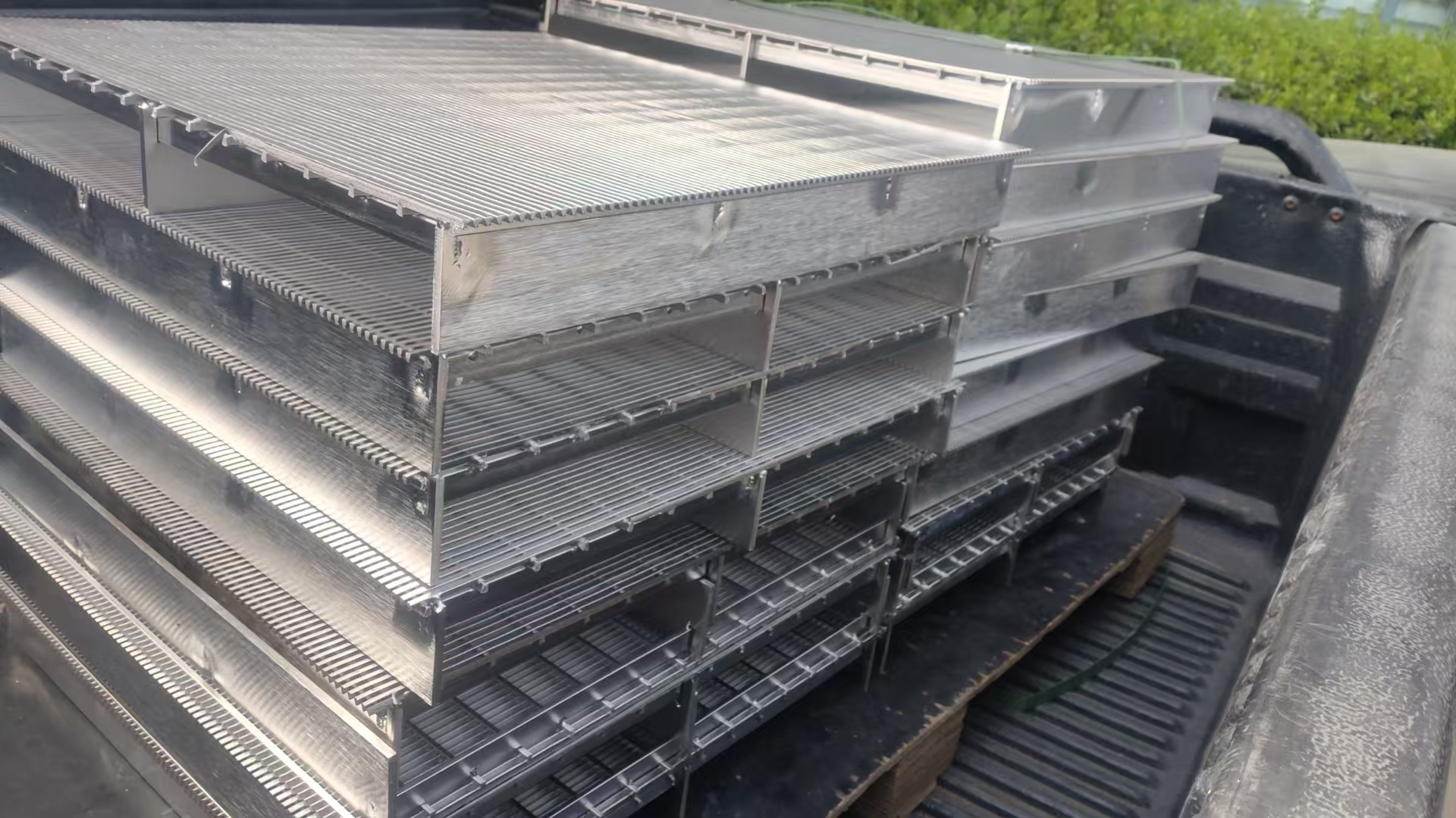 wedge screen plate