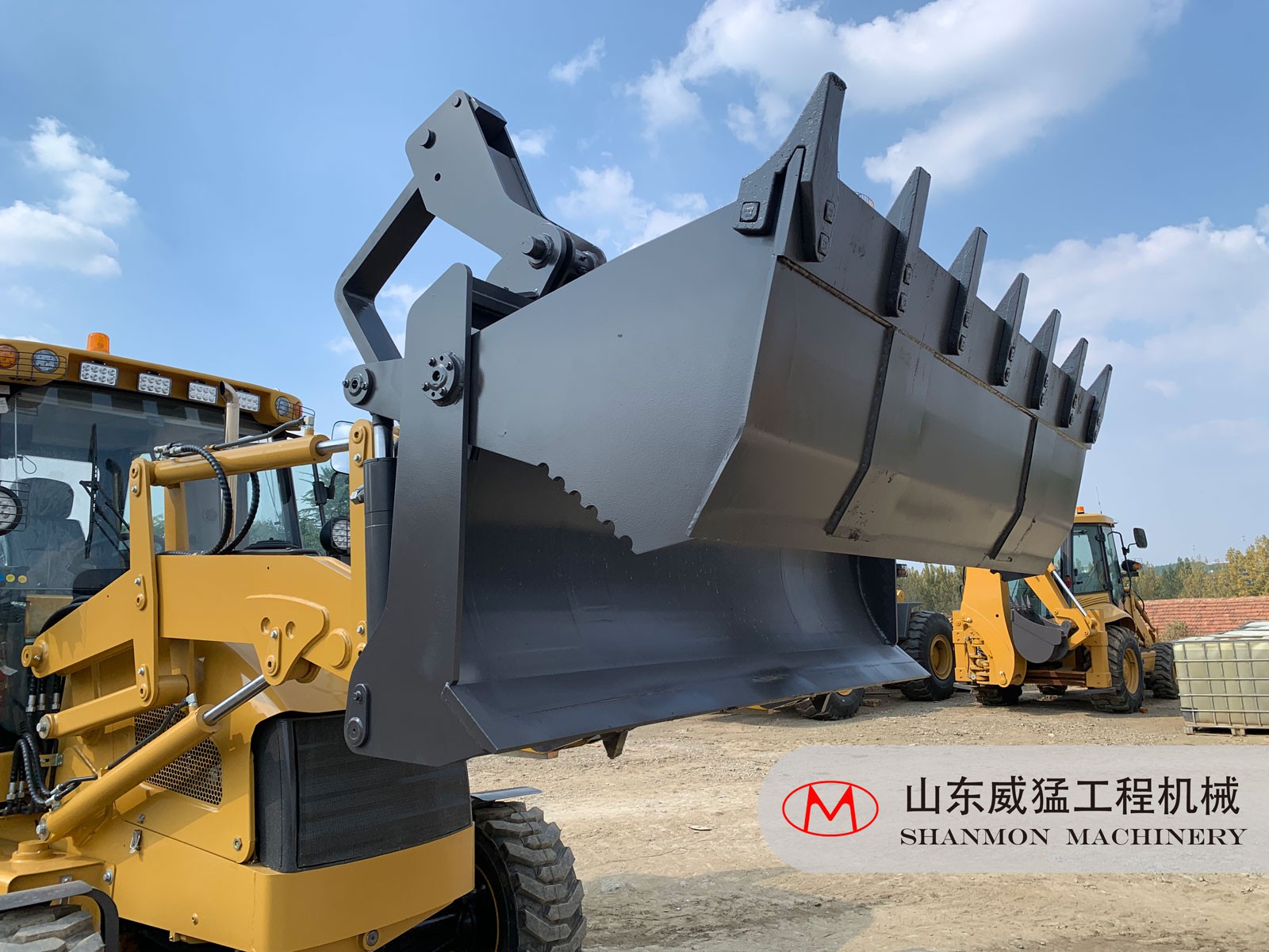 6-in-1 bucket-01