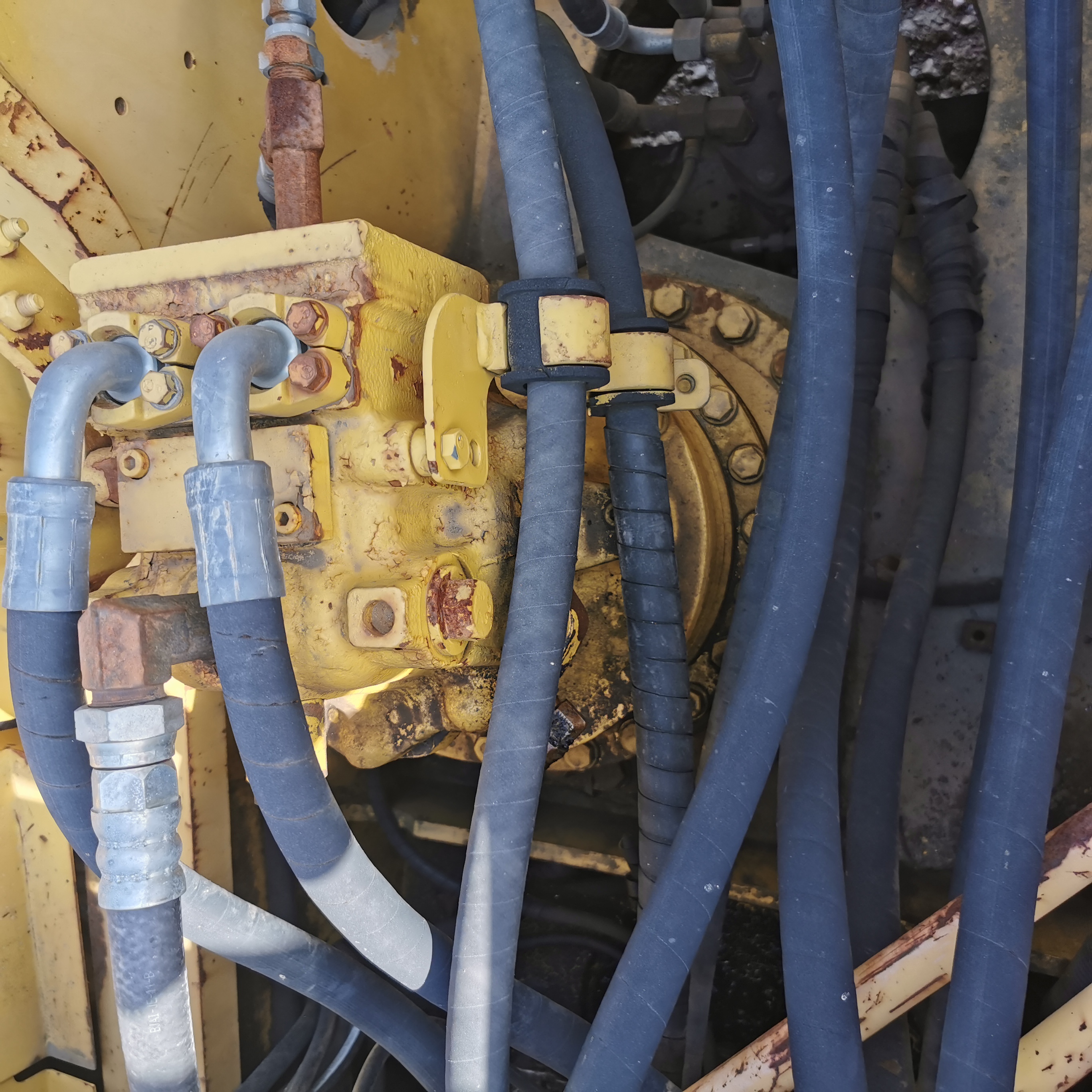 107KW Power Hydraulic Pump Used PC200 PC210 Kumatsu Excavator Machine for Construction