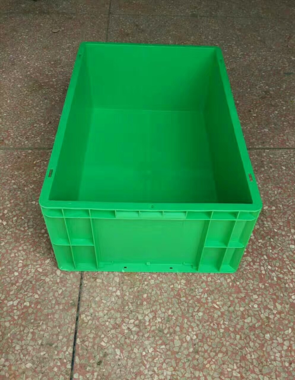 Virgin Polyethylene Green Stackable Plastic Storage Containers 600*400*230mm Standard Size Conveyor And Sorting System