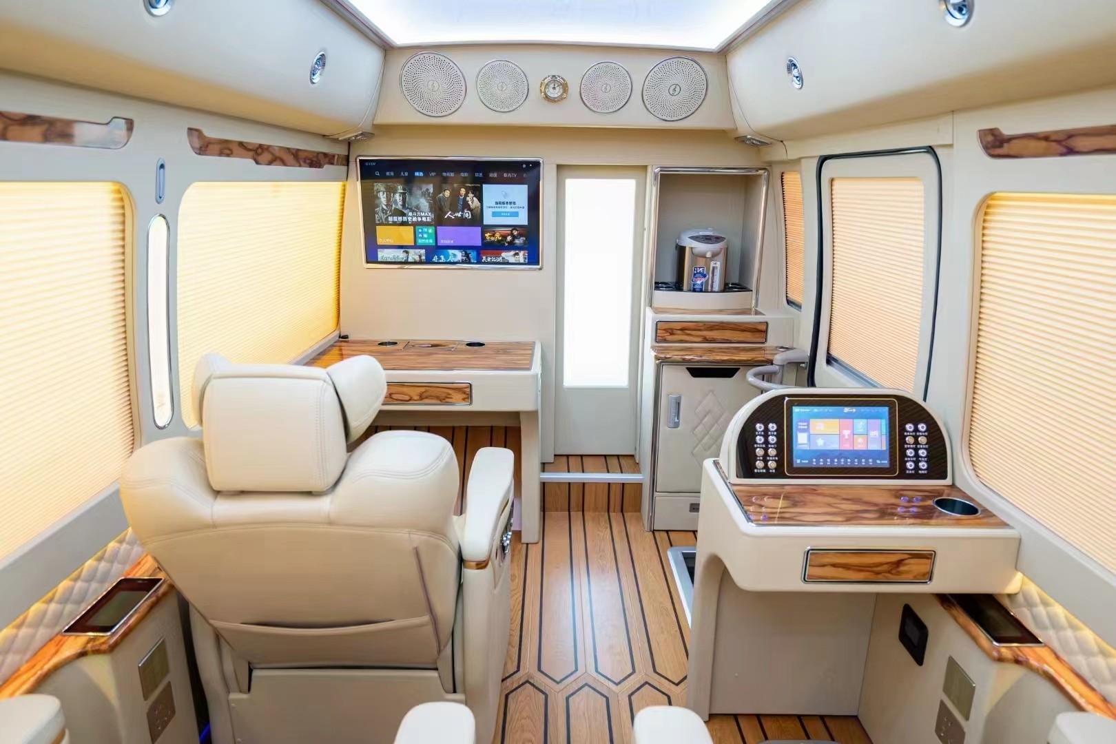 Toyota Coaster 11-seater tourist bus business reception bus gasoline rear drive 4×2 manual transmission