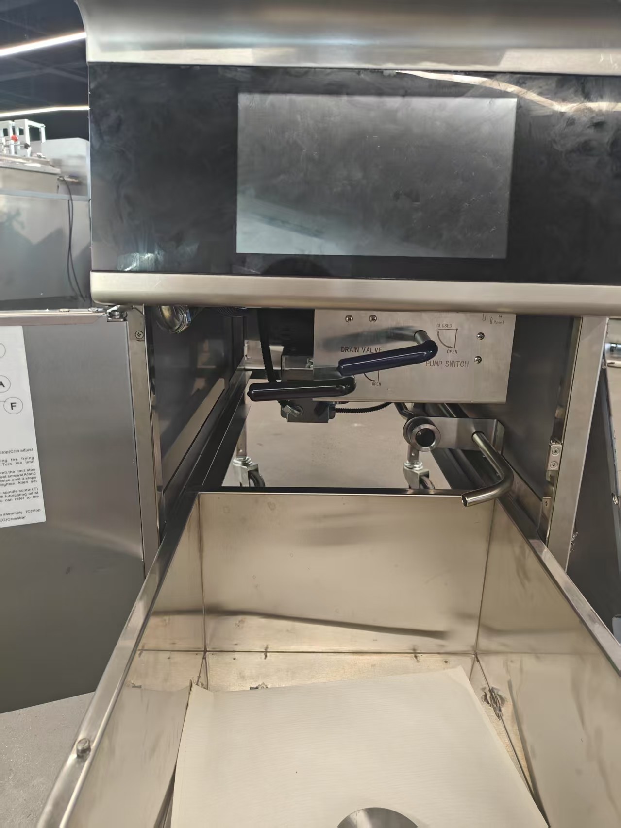 Smart Touch Panel Electric Vertical Chicken Broaster Pressure Fryer With Filtration