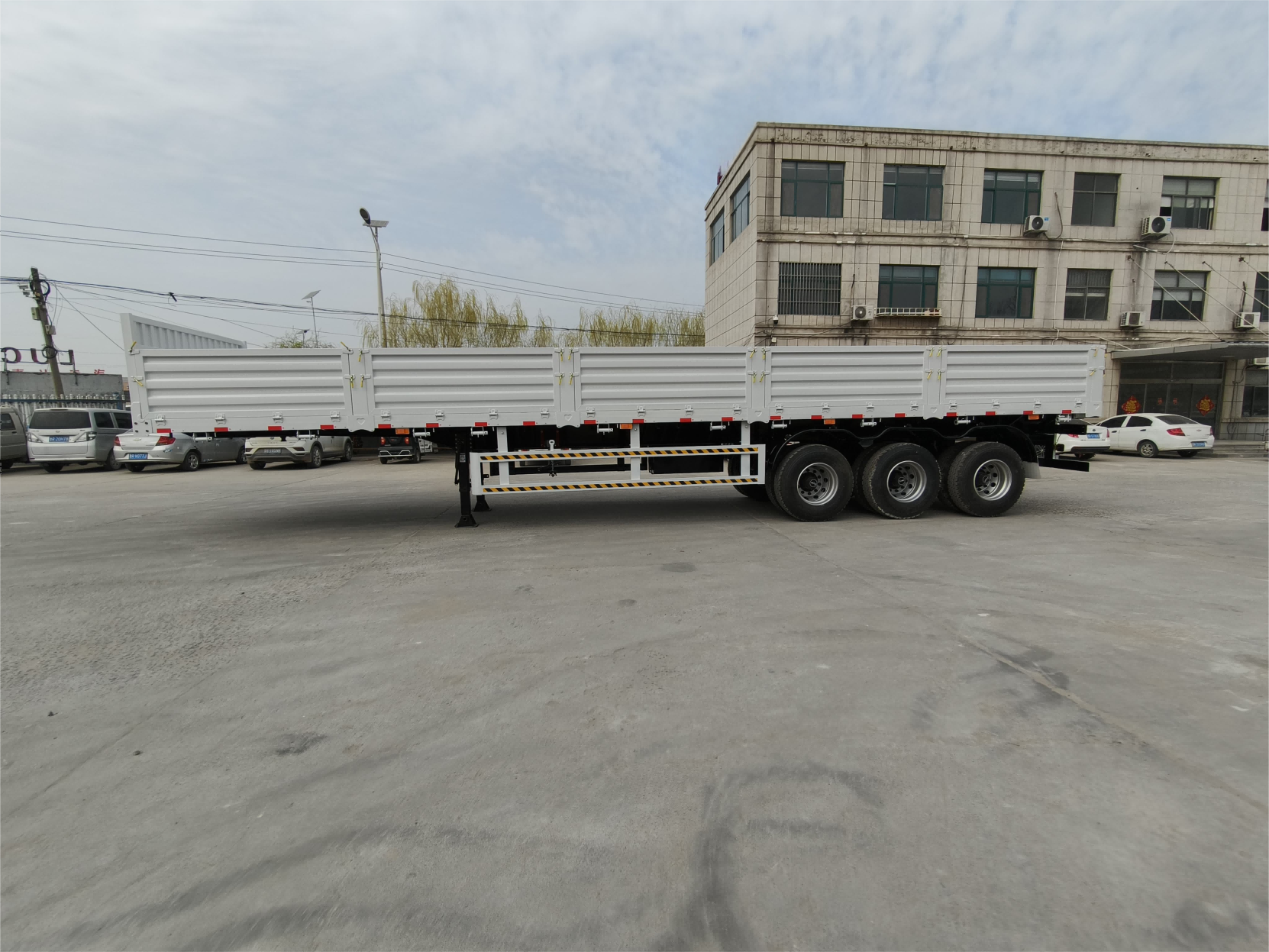 CIMC 3 axle 12400*2610*1550mm customized Design for Timber Coil and Steel Container Haulage Side Column Flatbed Semi Trailer