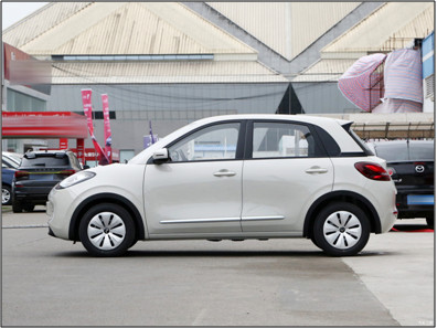 203km Range Leading Brand Wuling Bingo Mini EV High Speed Electric Vehicle