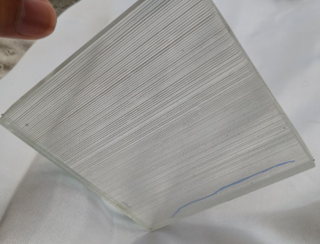 Shatterproof/Steel-Wire Laminated Wired Glass Used for High-Rise Buildings/Commercial Buildings/Hotel/Villa