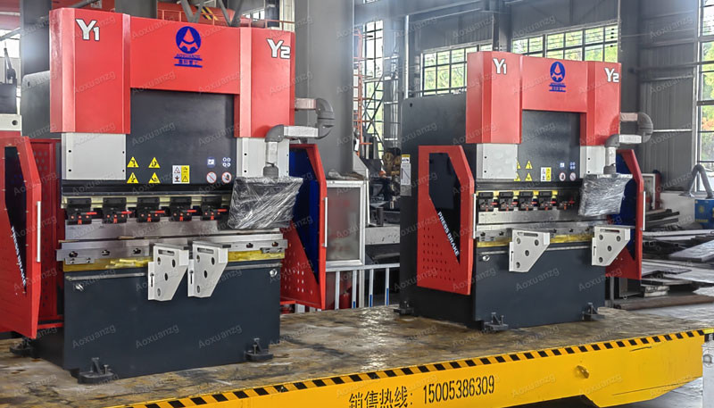 Thickness 1.2mm Hydraulic CNC Press Brake 30T Metal Plate Bending Folding Machine
