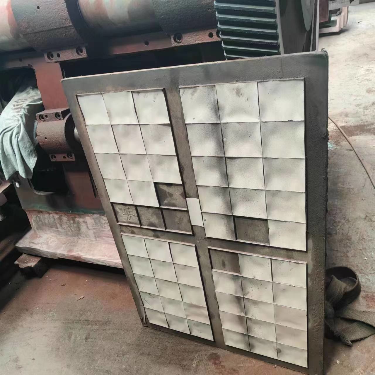 Alloy Steel Sliding Bearings Emboss Machine HJ1100 4KW Motor Welded Indentation