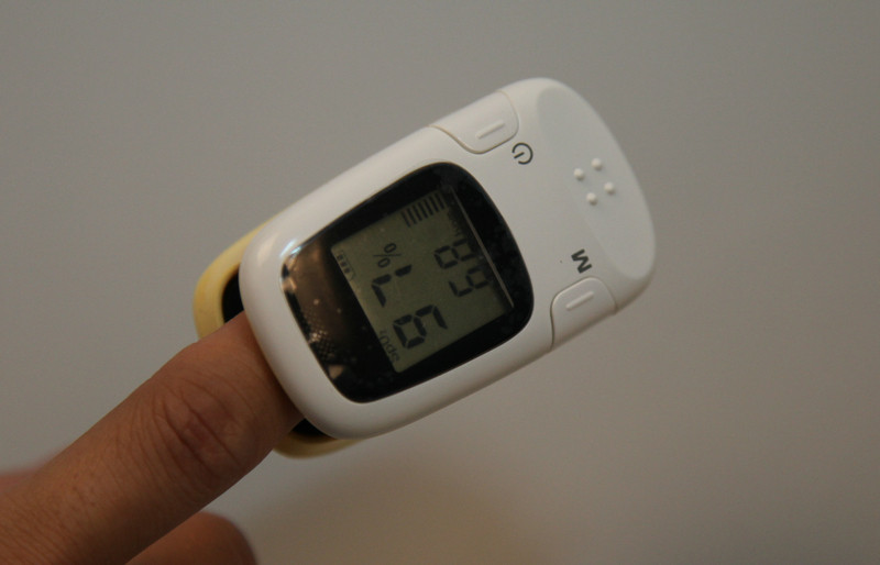 Pulse Oximeter Fingertip For Children Neonatal OR Adult Sports Use