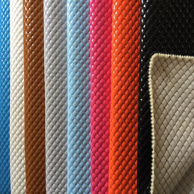 Shiny PU Quilted Leather Fabric Fashionable Multi Application Custom Thickness