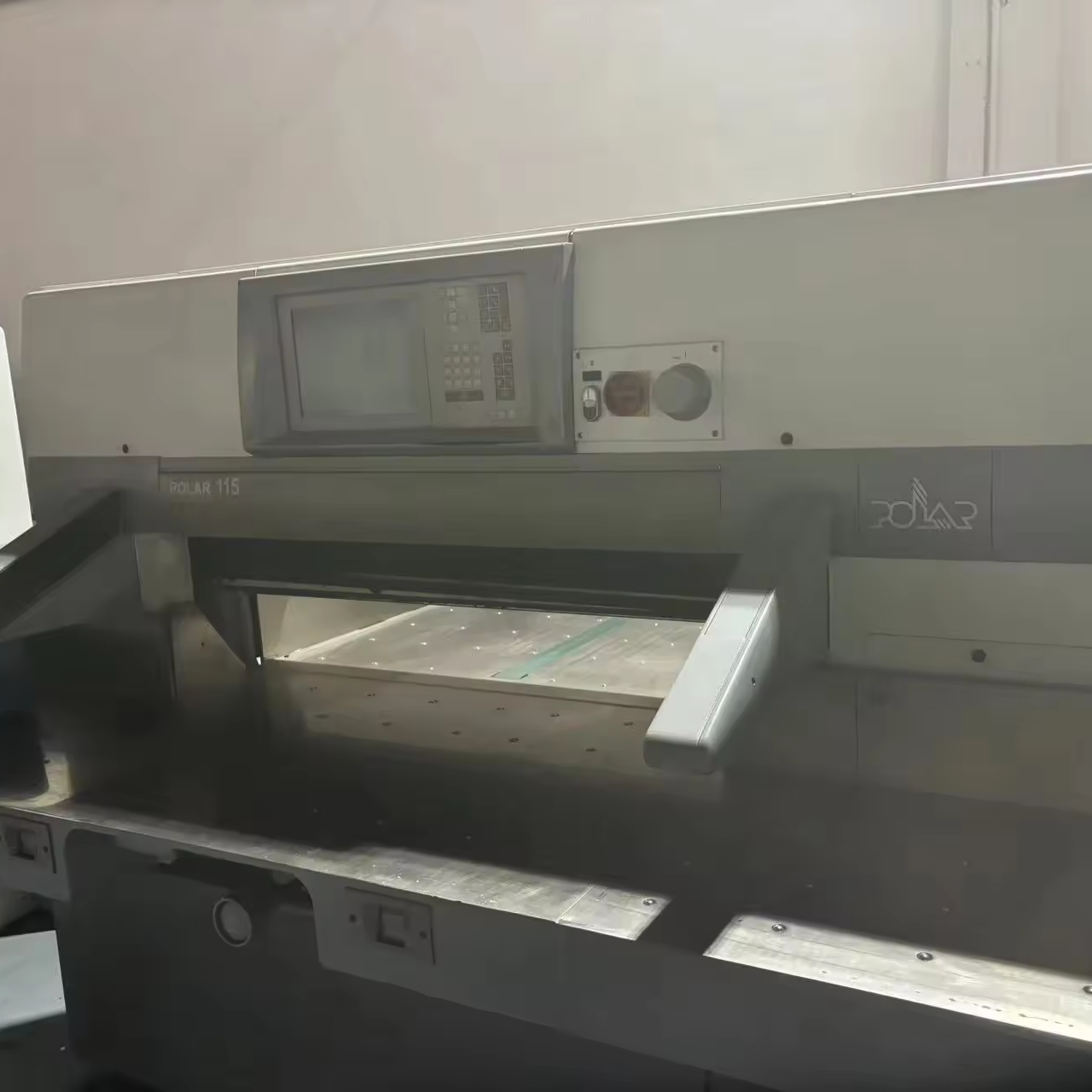 Used 115 XC Guillotine Paper Cutting Machine for Polar Paper Cutters in Good Condition