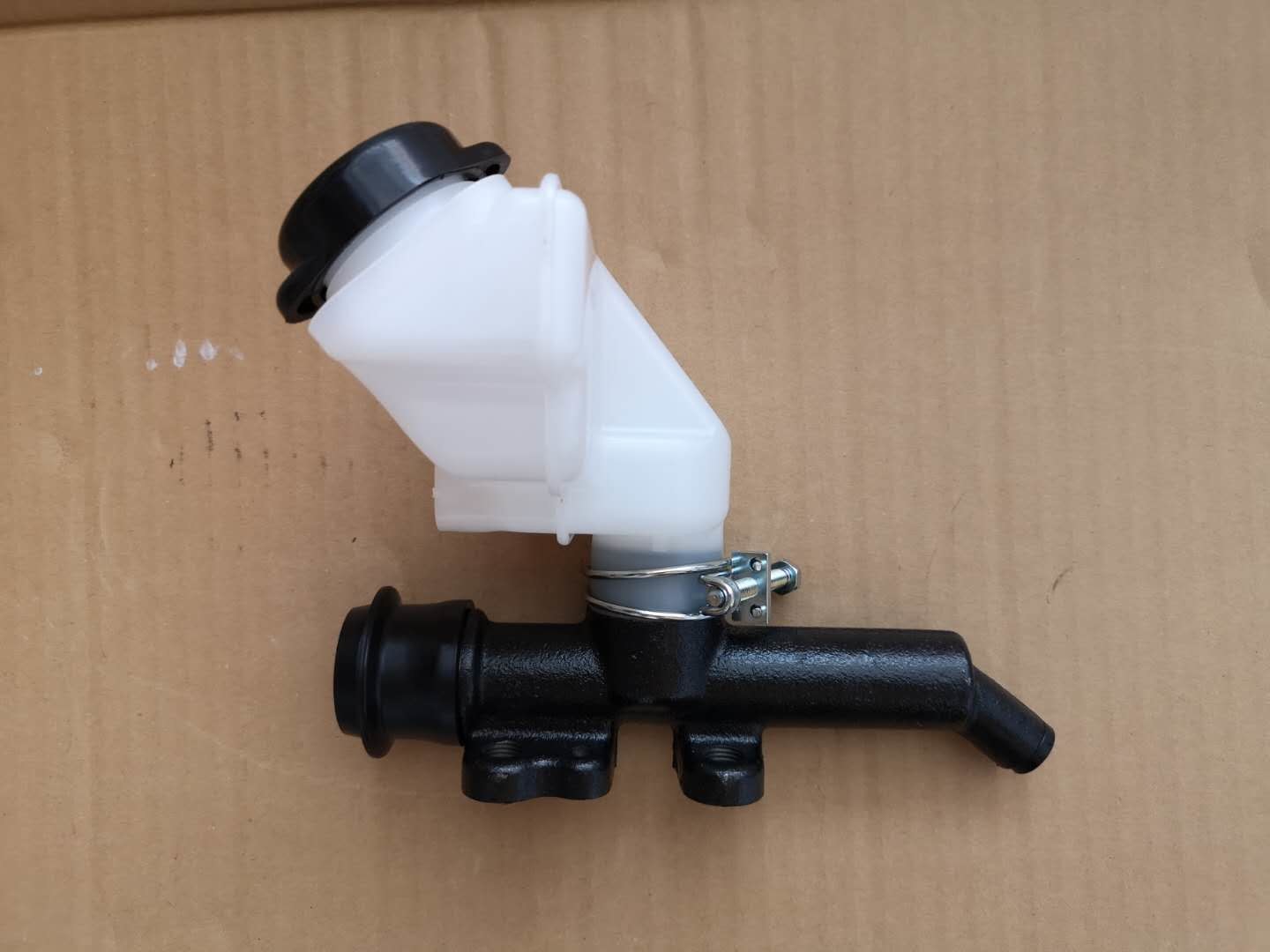 Isuzu FRR FTR FVR Clutch Master Cylinder 1475002502 With Oil Tank Hydraulic Assist Medium Vehicle 2008 Type