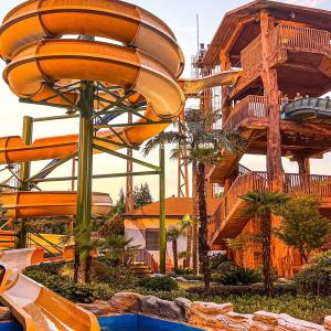 Large Customized Wave Pool for Commercial Water Amusement Parks with Capacity