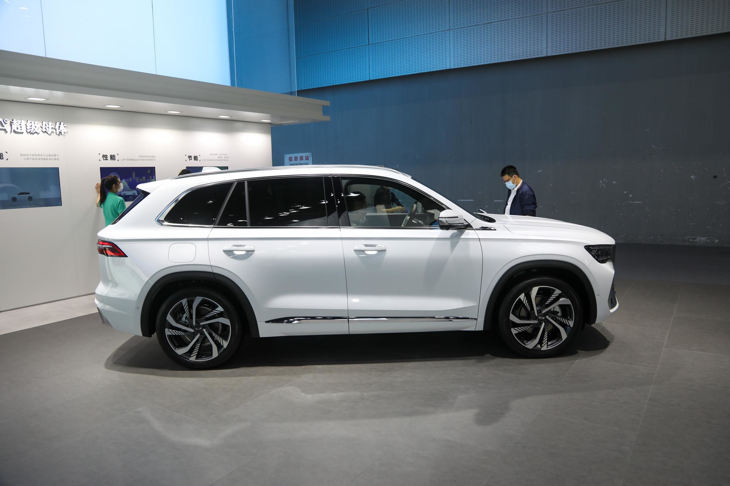 Hot selling 5-seater 2.0T Geely Star Yue L compact SUV gasoline vehicle in China in stock in 2023