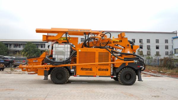 KC3016W Robotic Shotcrete Machine , Concrete Spraying Equipment 305mm Ground