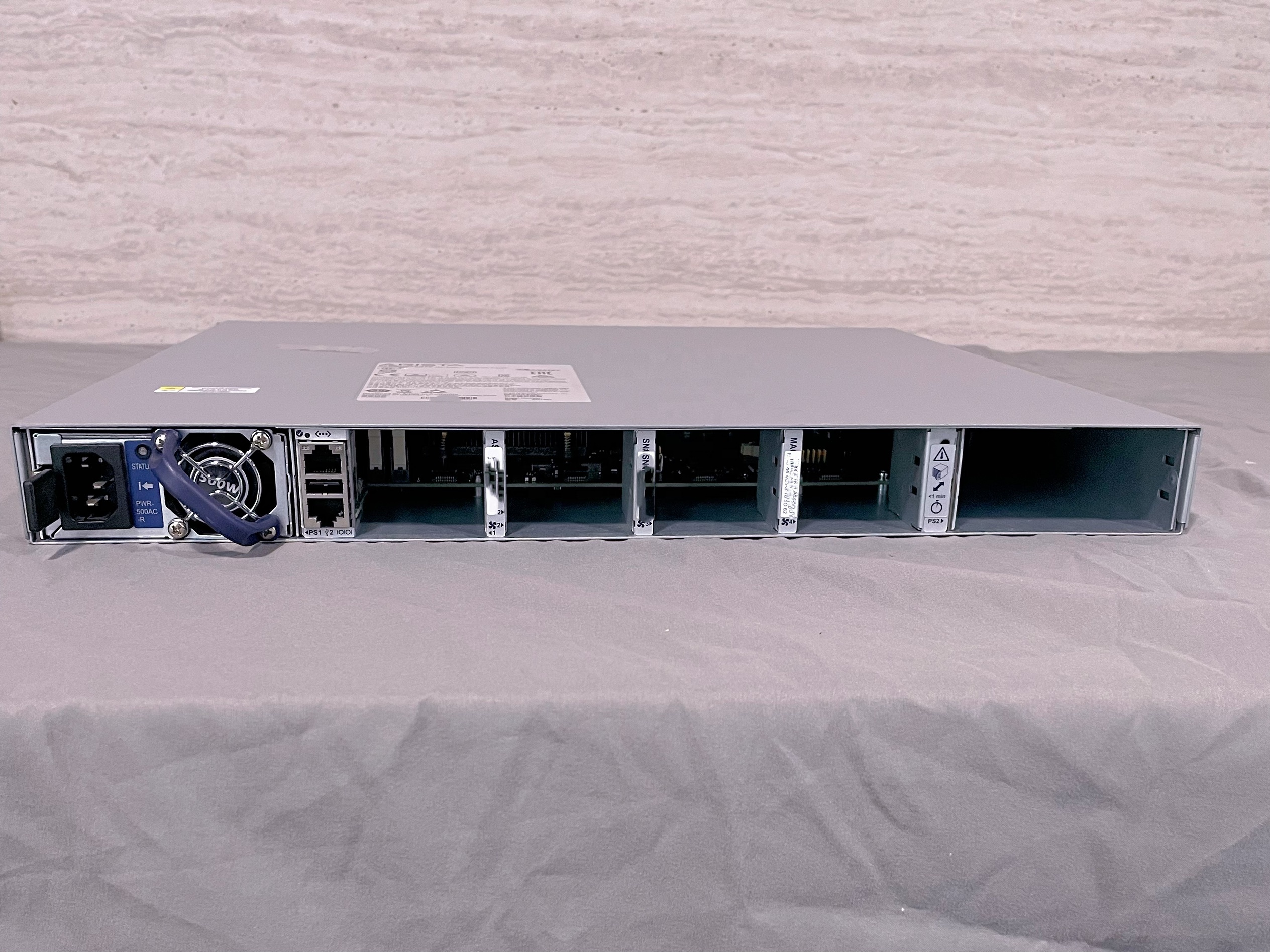 Transmission Rate 10/100Mbps /1000Mbps Original DCS-7050SX-72-R Used Private Mold
