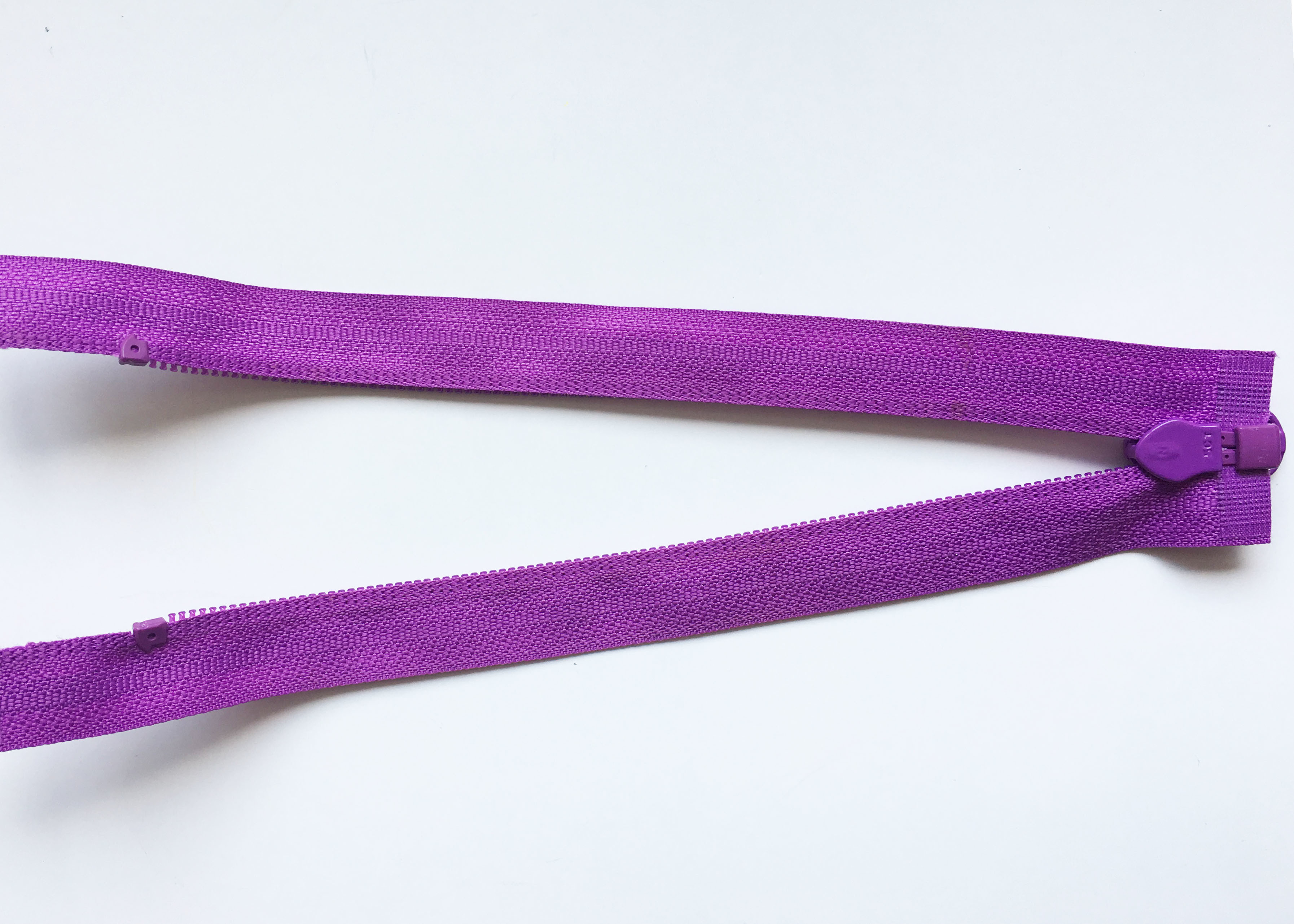 European Style Fashion Sewing Notions Zippers100% Nylon Reflective Zipper For Jackets / Backpack
