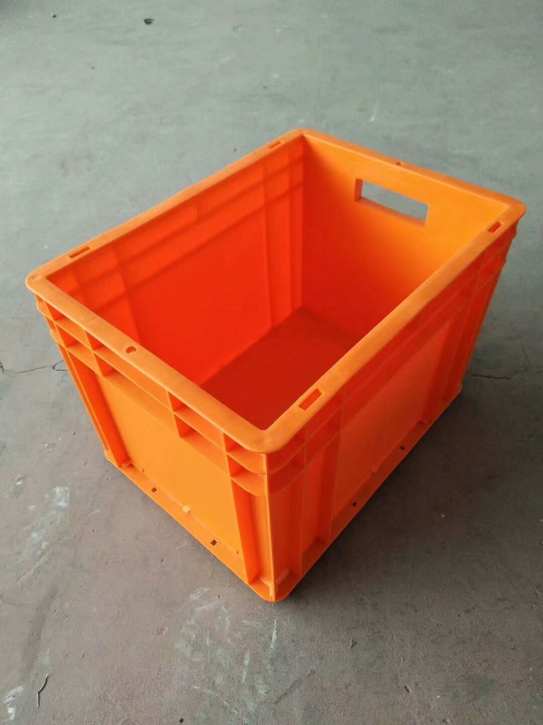 Light Convenient Storage Virgin Plastic Stacking Containers 400*300 mm 15kg Loading Capacity