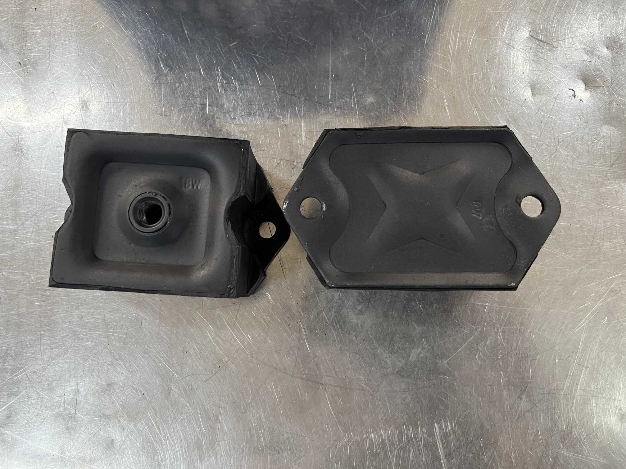 WG1680590095 Front Engine Support Sinotruk T7 Truck Parts