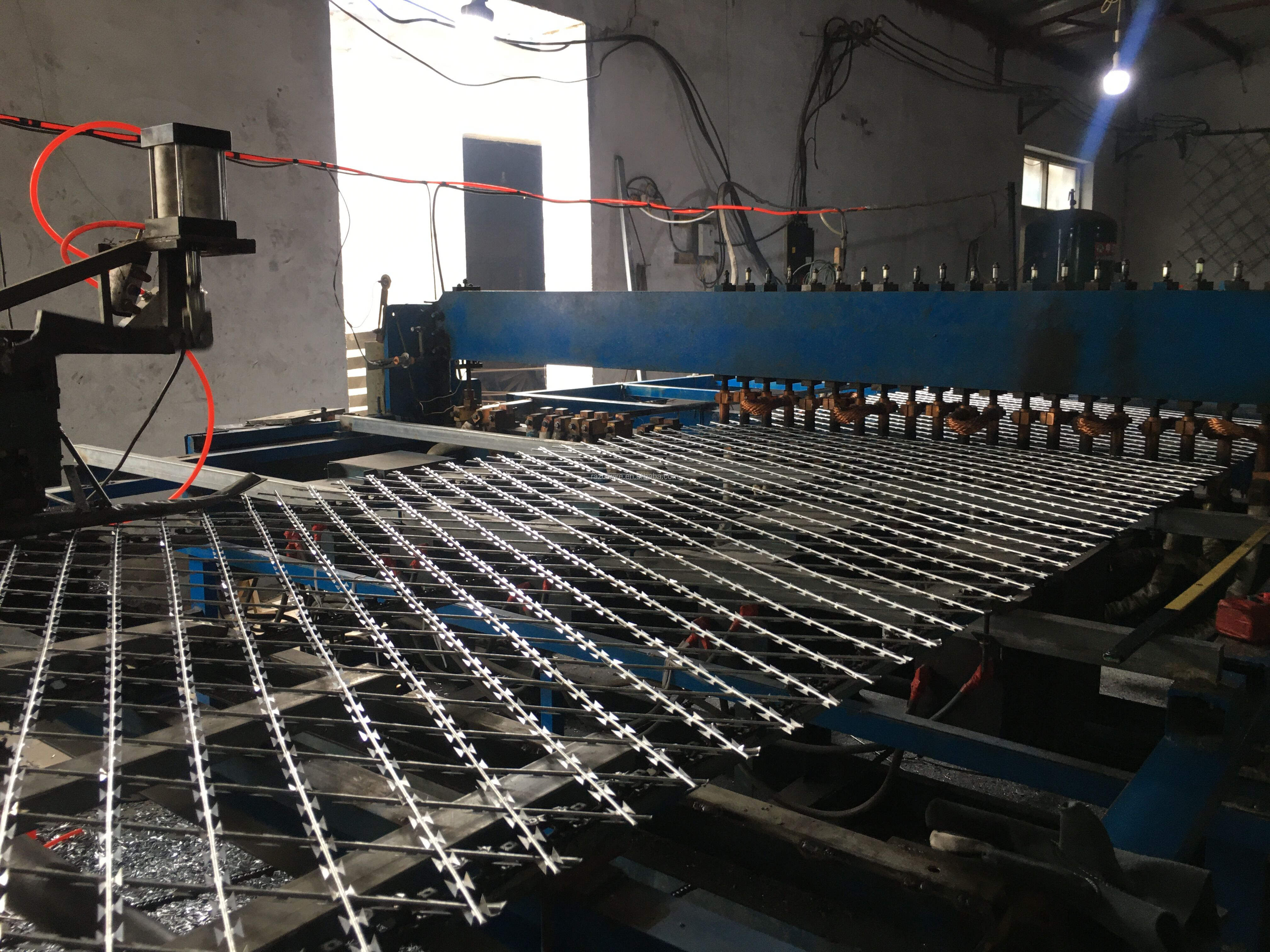 welded razor wire mesh
